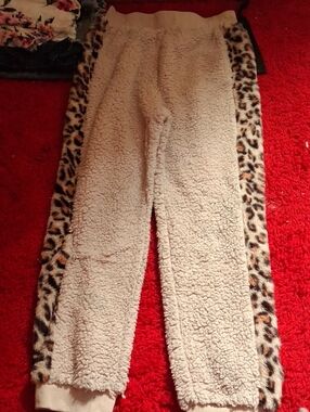 Cozy Easel Sherpa Joggers with Leopard Side Panels